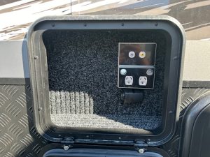 Power outlets on Paramount Tuff Mudda Combo