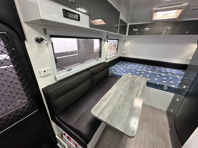 2018 16' Royal Flair Razor XT - living area