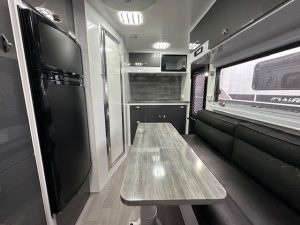 2018 16' Royal Flair Razor XT - sitting area