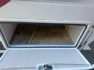 12' 2005 Avan Aliner - exterior storage