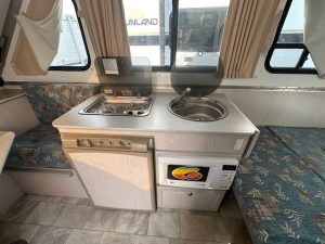 12' 2005 Avan Aliner - kitchen