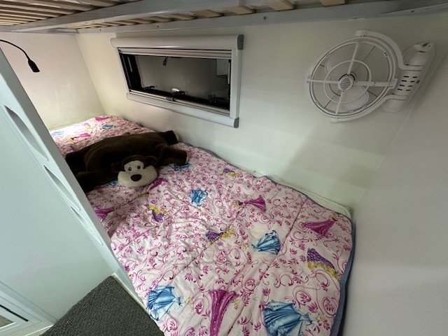 16' XSeries Warrior - single bed